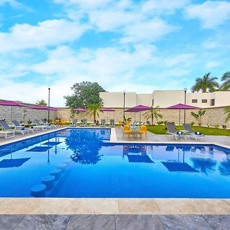 City Express By Marriott Merida Bagian luar foto
