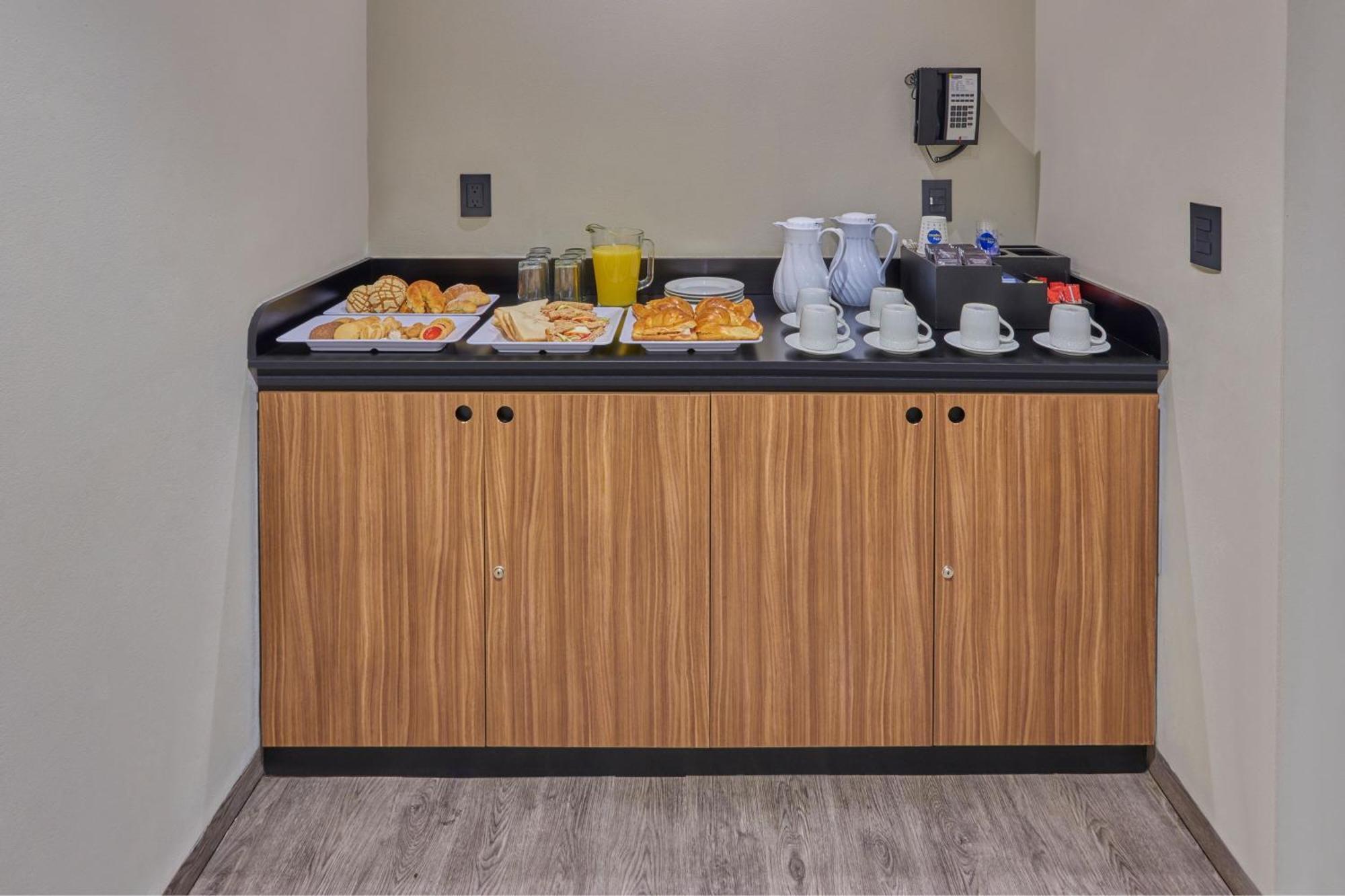 City Express By Marriott Merida Bagian luar foto