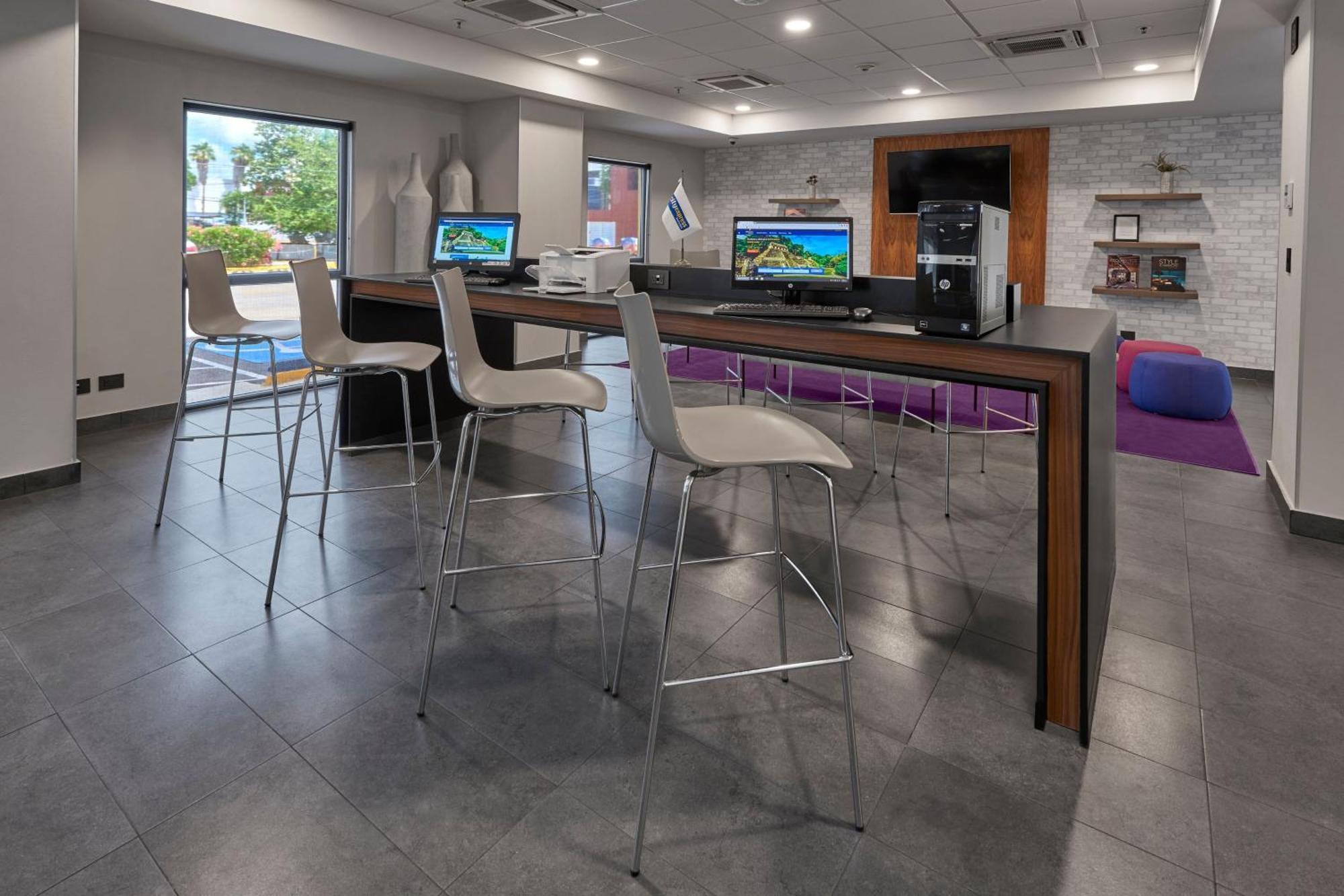 City Express By Marriott Merida Bagian luar foto