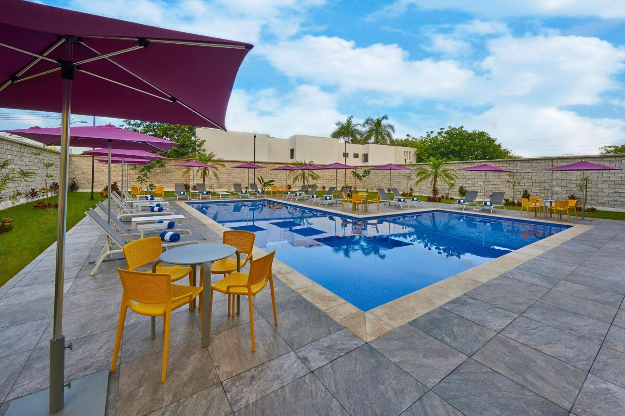 City Express By Marriott Merida Bagian luar foto