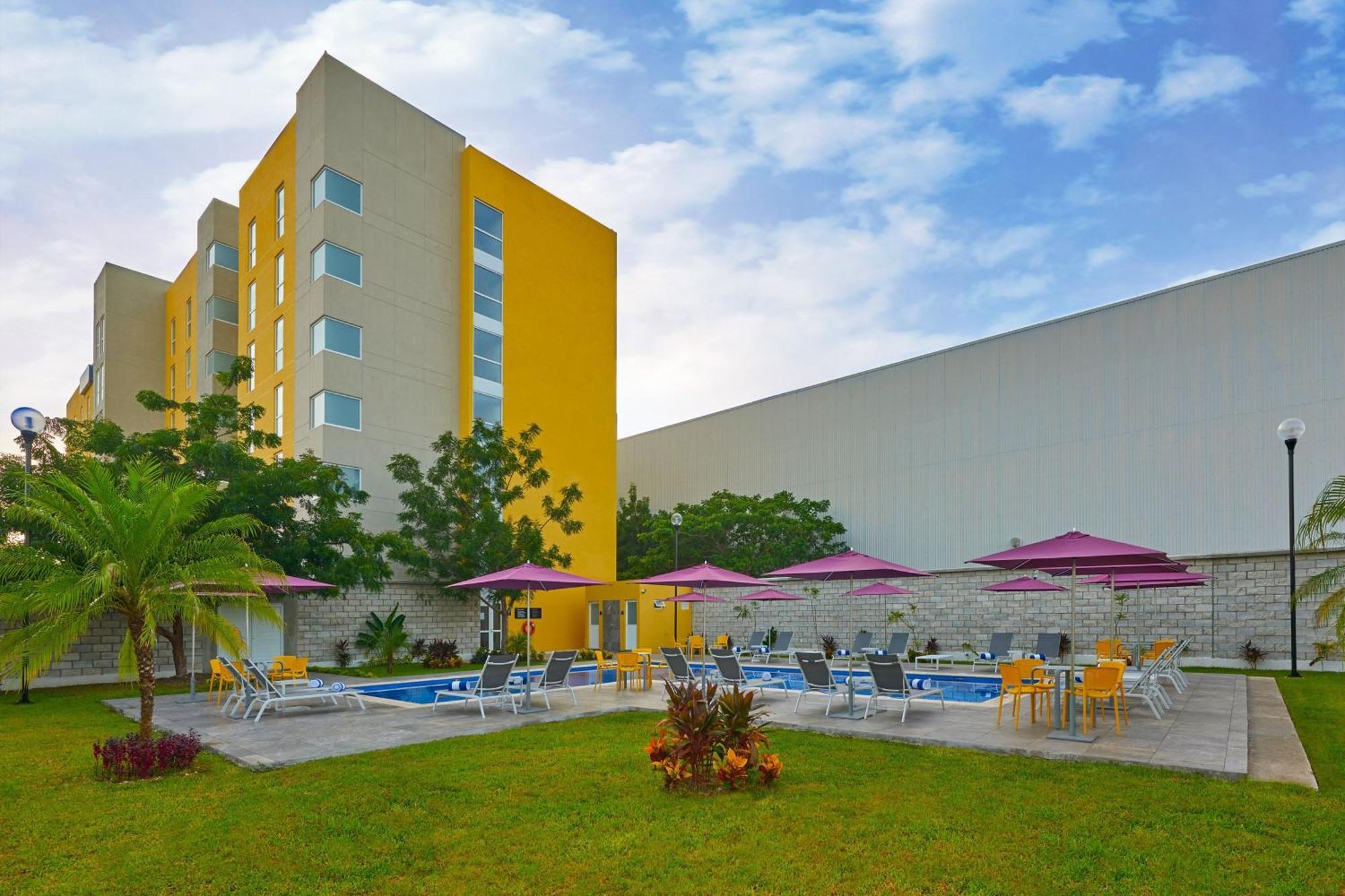 City Express By Marriott Merida Bagian luar foto