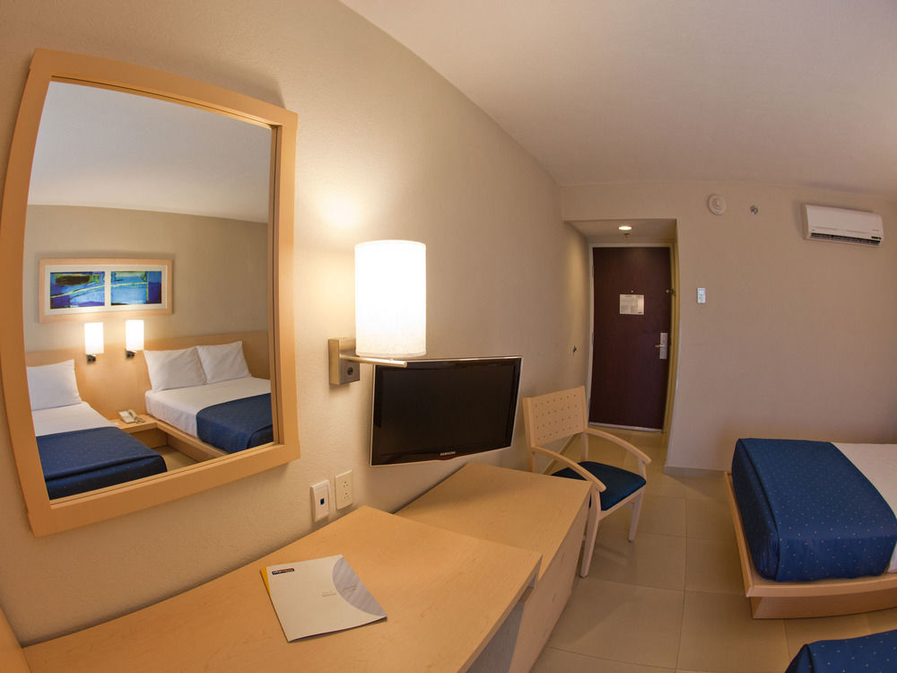 City Express By Marriott Merida Bagian luar foto