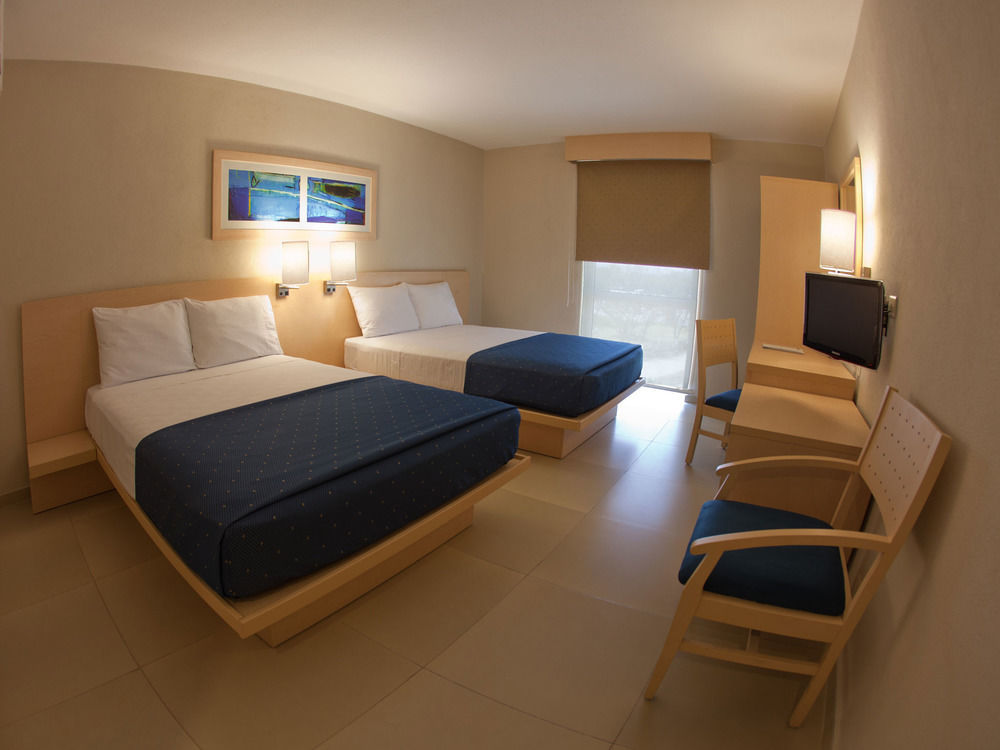 City Express By Marriott Merida Bagian luar foto