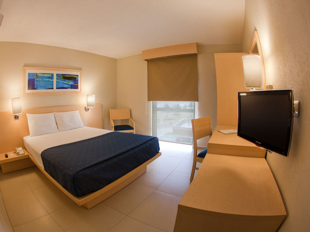 City Express By Marriott Merida Bagian luar foto