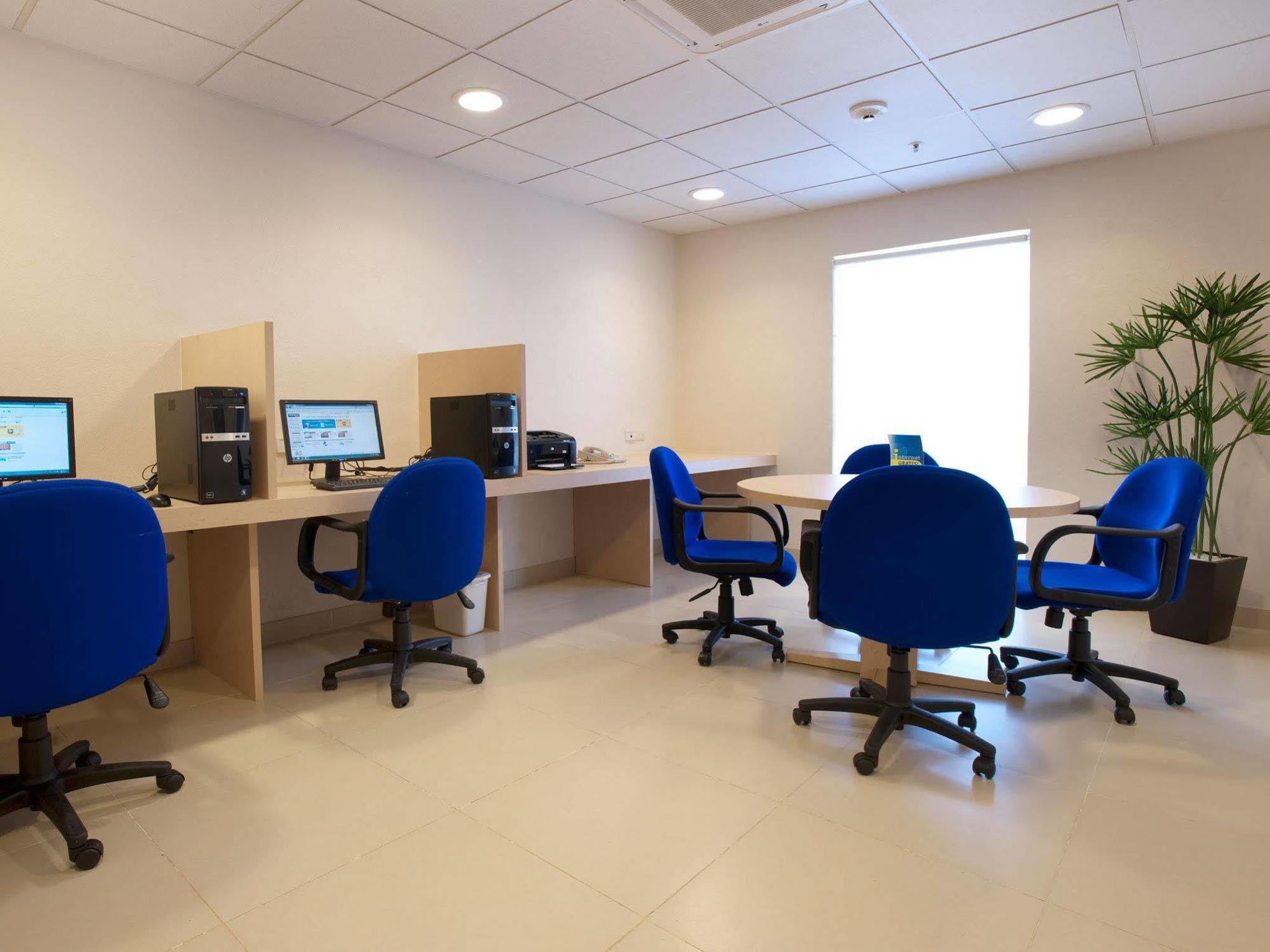 City Express By Marriott Merida Bagian luar foto